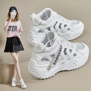 Обувь 2023, Новая дышащая внутренняя высота из полой сетки, Маленькие белые кроссовки, Летняя мода, Универсальные повседневные женские сандалии, обувь